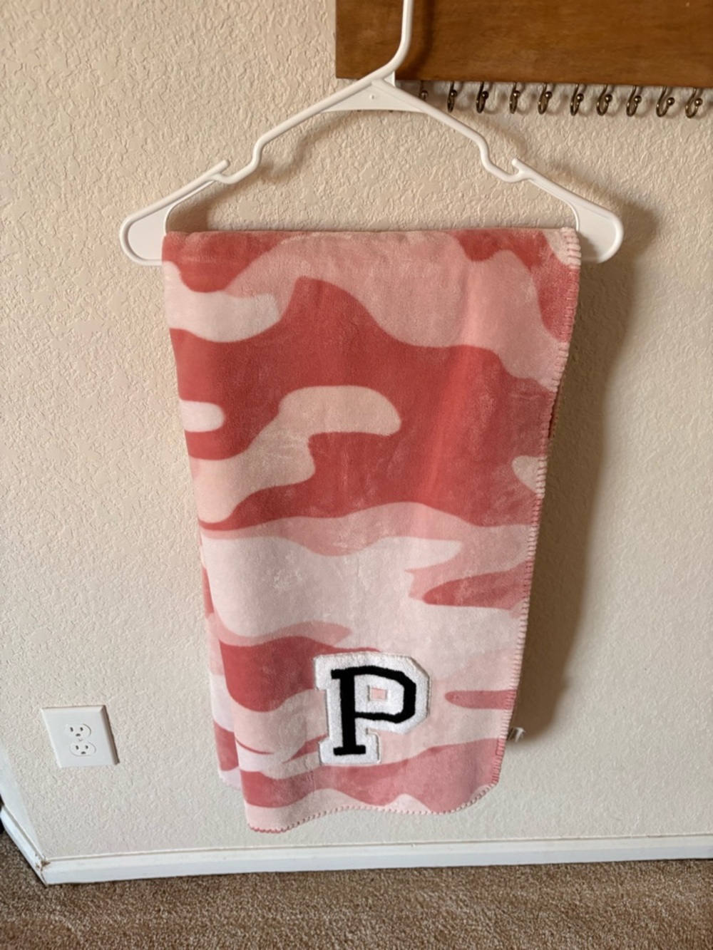 PINK Victoria's Secret Pink Sherpa-Back Throw Blanket